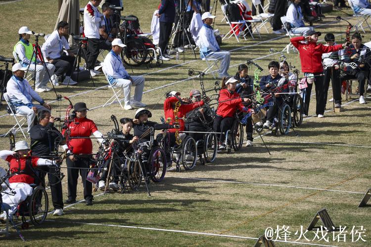 轮椅射箭摘金，萧彦红车祸后重塑人生